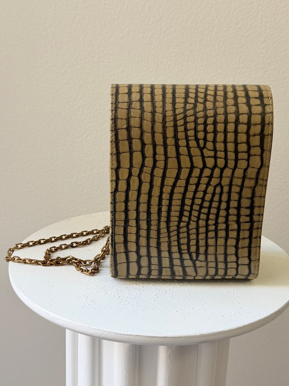 Vintage the Leather Rock Textured Croc-Embossed Crossbody Bag in Beige